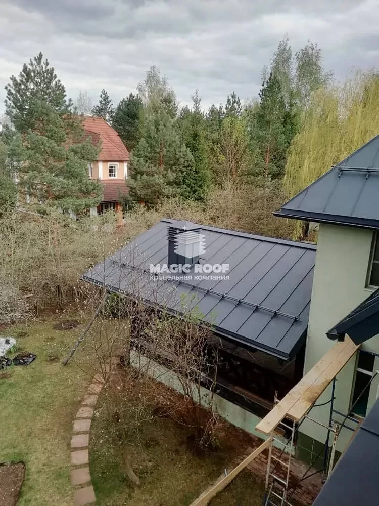 Монтаж фальцевой кровли на частном доме площадью 435 м² — фото 2